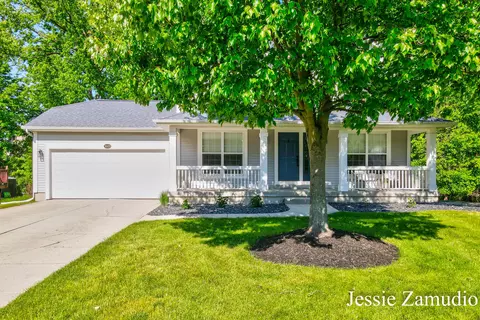 5609 E Grove Dr SE, Grand Rapids, MI 49512