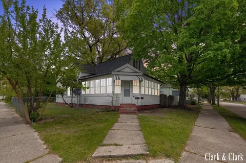 720 Hill Ave, Muskegon, MI 49442