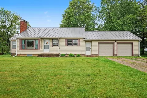 604 E Chicago Rd, White Pigeon, MI 49099