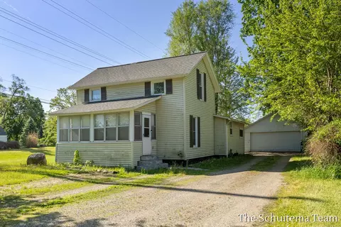 425 W Cherry St, Wayland, MI 49348