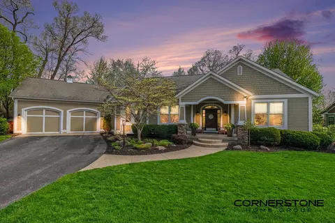 4263 S Oak Pointe Ct NE, Grand Rapids, MI 49525