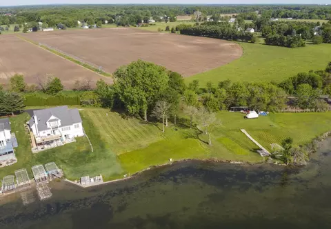 11765 W Indian Lk, Vicksburg, MI 49097