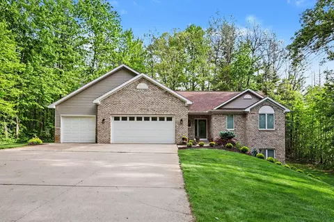 5224 Bonasa Dr NE, Rockford, MI 49341