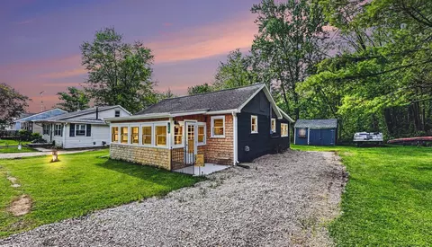 588 Pleasant Dr, Gregory, MI 48137