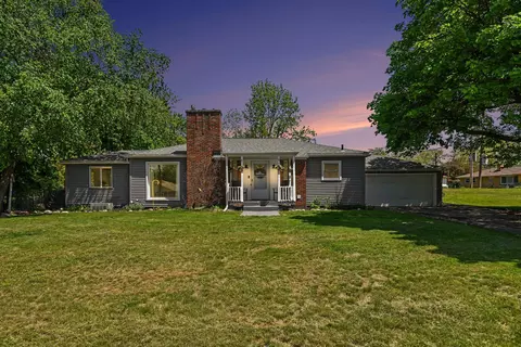 2005 Brandon Dr NW, Grand Rapids, MI 49504