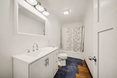 Bath - 3651 Saint Luke Dr, Jackson, MI 49201 photo 1 of 1