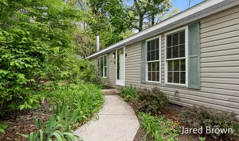 1436 Auble Rd, Muskegon, MI 49445