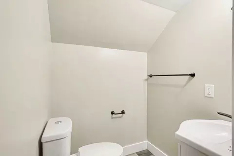 Bath - 475 S Burr Oak Rd, Colon, MI 49040 photo 3 of 3
