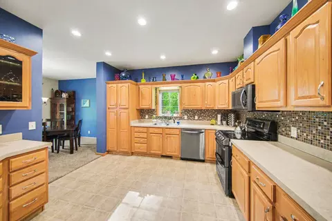 Kitchen - 2088 Hickory Ln, Jackson, MI 49201 photo 3 of 3