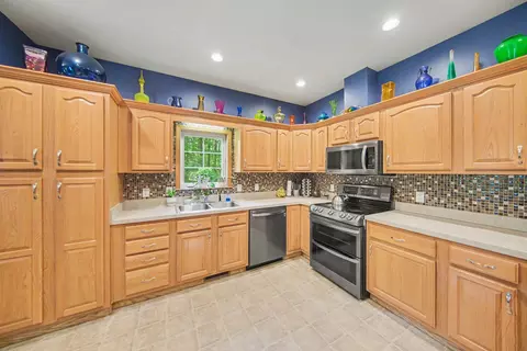 Kitchen - 2088 Hickory Ln, Jackson, MI 49201 photo 2 of 3