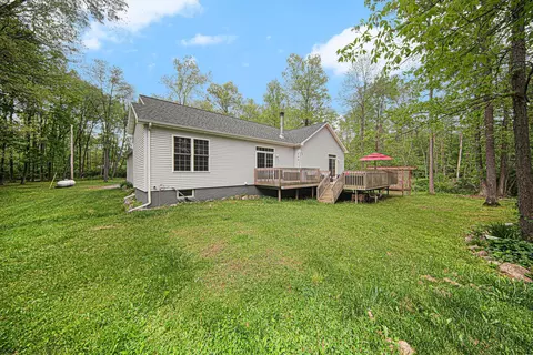 Exterior - 2088 Hickory Ln, Jackson, MI 49201 photo 6 of 8