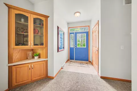 Entry Way - 2088 Hickory Ln, Jackson, MI 49201 photo 1 of 2