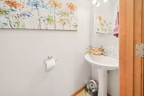 Bath - 2088 Hickory Ln, Jackson, MI 49201 photo 2 of 2