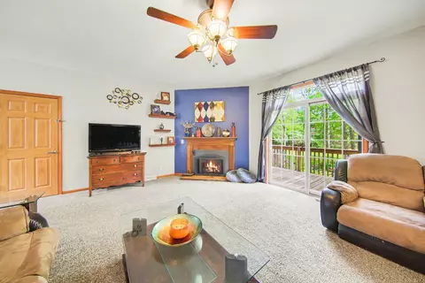 Living - 2088 Hickory Ln, Jackson, MI 49201 photo 1 of 2