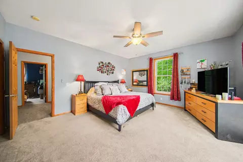 Bedroom - 2088 Hickory Ln, Jackson, MI 49201 photo 2 of 8