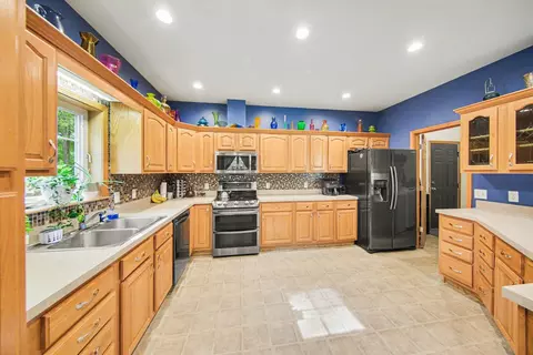 Kitchen - 2088 Hickory Ln, Jackson, MI 49201 photo 1 of 3