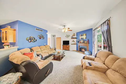 Living - 2088 Hickory Ln, Jackson, MI 49201 photo 2 of 2