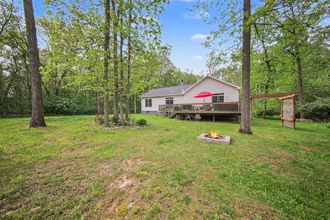 Exterior - 2088 Hickory Ln, Jackson, MI 49201 photo 7 of 8