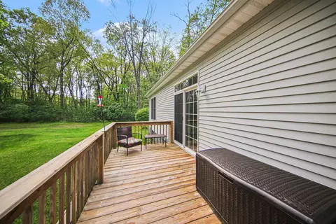 Exterior - 2088 Hickory Ln, Jackson, MI 49201 photo 3 of 8