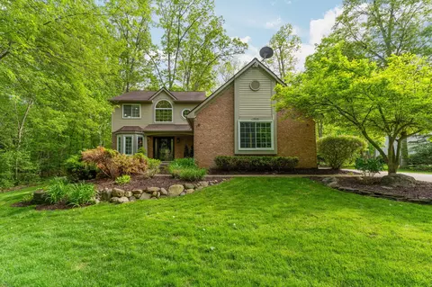 7824 Turnberry Dr, Whitmore Lake, MI 48189