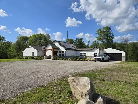 4086 W Commerce Rd, Milford, MI 48380