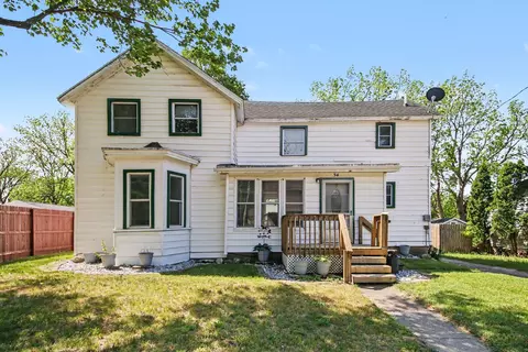 54 Grove St, Coopersville, MI 49404