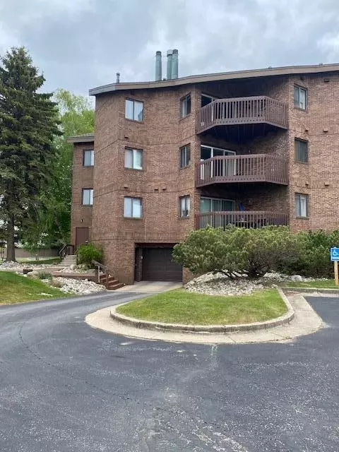 368 Harbor Dr #401, Ludington, MI 49431