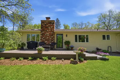 1201 Old Plank Rd, Milford, MI 48381