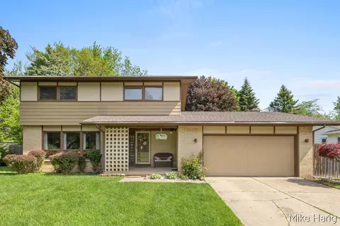 1649 Pembroke St SE, Kentwood, MI 49508