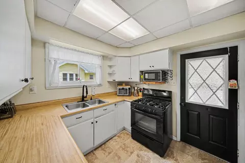 Kitchen - 514 Jefferson St, Jackson, MI 49202 photo 1 of 3