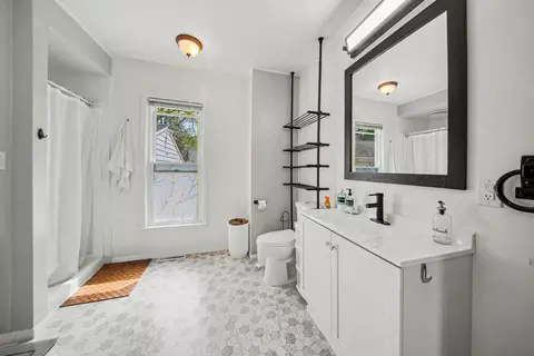Bath - 514 Jefferson St, Jackson, MI 49202 photo 1 of 2