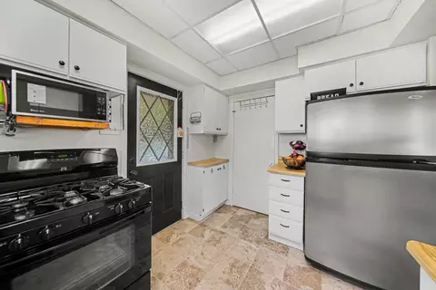 Kitchen - 514 Jefferson St, Jackson, MI 49202 photo 3 of 3