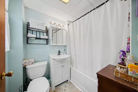 Bath - 514 Jefferson St, Jackson, MI 49202 photo 2 of 2