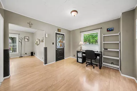 Entry Way - 514 Jefferson St, Jackson, MI 49202 photo 1 of 3