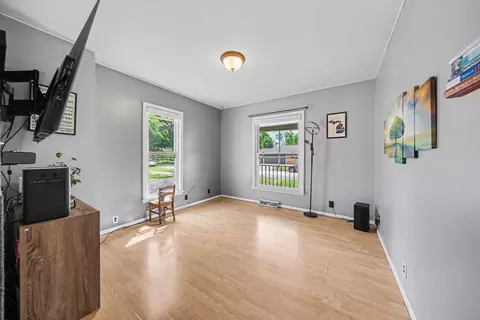 Living - 514 Jefferson St, Jackson, MI 49202 photo 1 of 1