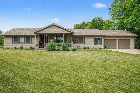 22180 Redfield St, Edwardsburg, MI 49112