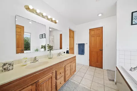 Bath - 1298 E Carleton Rd, Adrian, MI 49221 photo 1 of 4