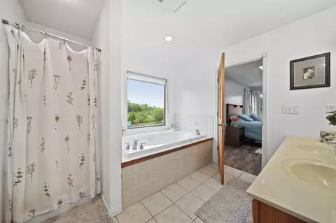 Bath - 1298 E Carleton Rd, Adrian, MI 49221 photo 3 of 4