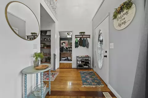 Entry Way - 1298 E Carleton Rd, Adrian, MI 49221 photo 2 of 8