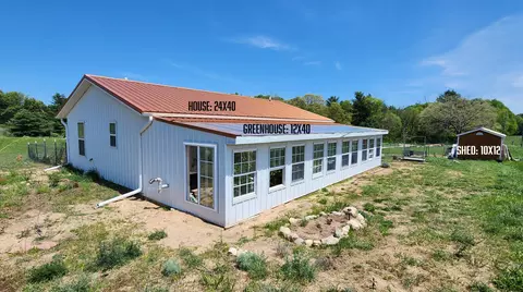 151 S Poplar Ave, White Cloud, MI 49349