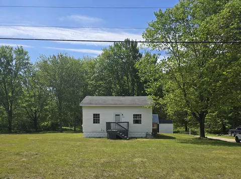 3999 E Sternberg Rd, Fruitport, MI 49415