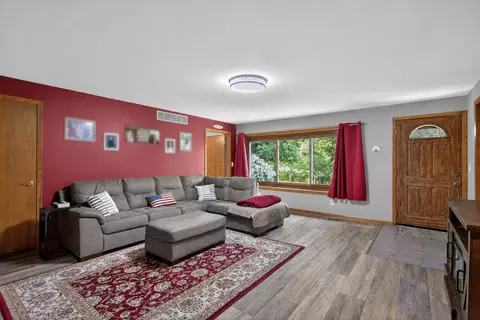 Living - 2934 Robinson Rd, Jackson, MI 49203 photo 5 of 6