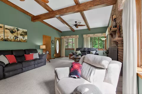 Living - 2934 Robinson Rd, Jackson, MI 49203 photo 2 of 6