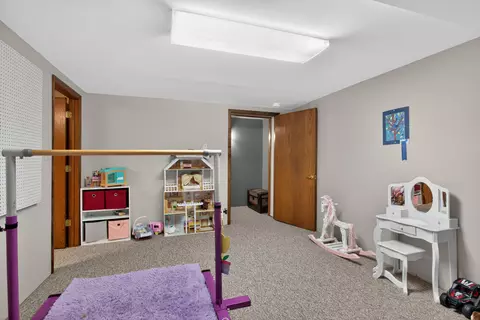 Bedroom - 2934 Robinson Rd, Jackson, MI 49203 photo 8 of 11