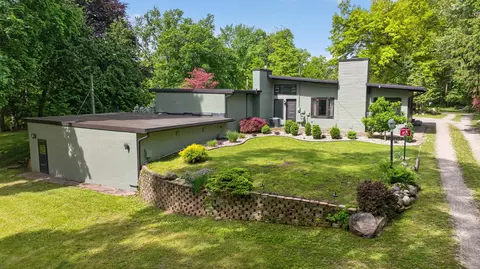 2934 Robinson Rd, Jackson, MI 49203