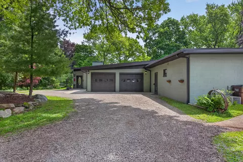 Exterior - 2934 Robinson Rd, Jackson, MI 49203 photo 12 of 22