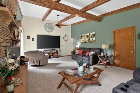 Living - 2934 Robinson Rd, Jackson, MI 49203 photo 4 of 6
