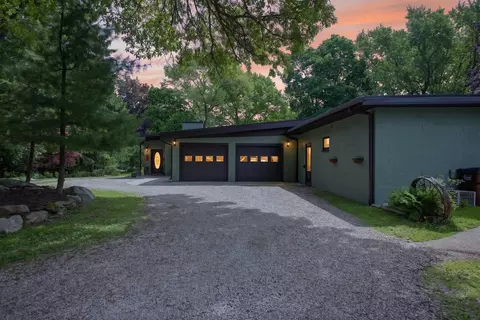 Exterior - 2934 Robinson Rd, Jackson, MI 49203 photo 11 of 22