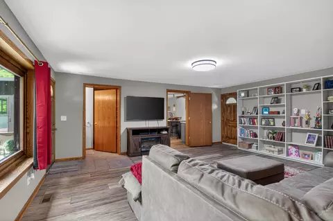 Living - 2934 Robinson Rd, Jackson, MI 49203 photo 6 of 6
