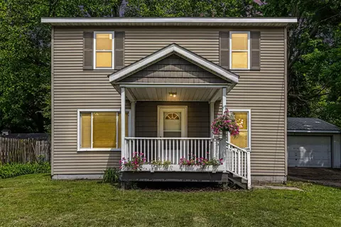 919 Charles St, Plainwell, MI 49080